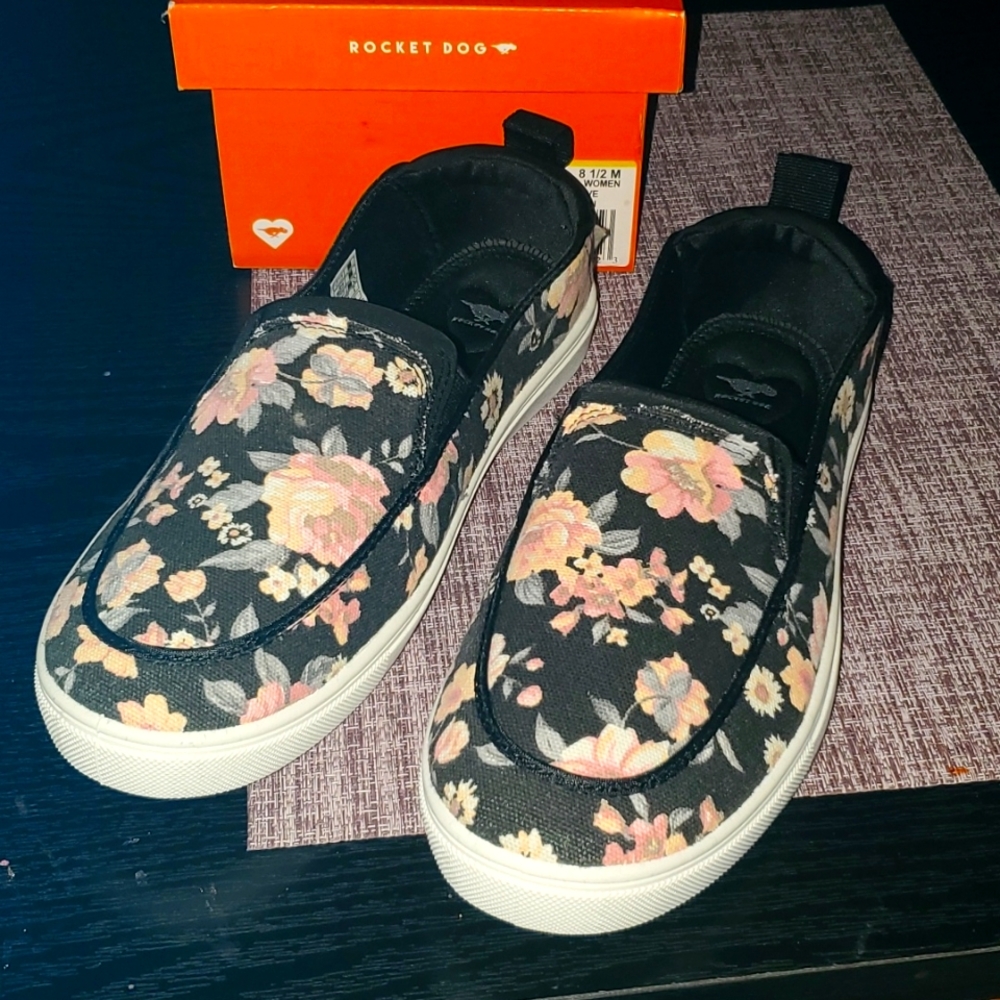 Rocket Dog Women's Black Floral Shoes, size 8.5